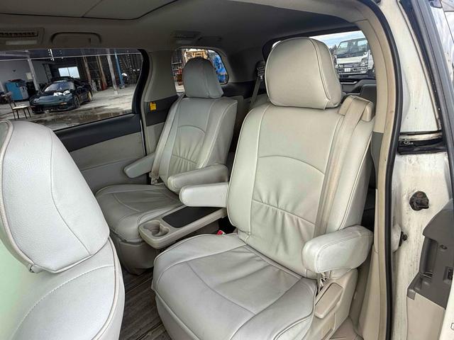 エスティマハイブリッド G 4WD ETC ナビ オートクルーズコントロール パークアシスト 両側電動スライドドア オートライト HID サンルーフ スマートキー 電動格納ミラー 後席モニター 3列シート パワーシート CVT(29枚目)