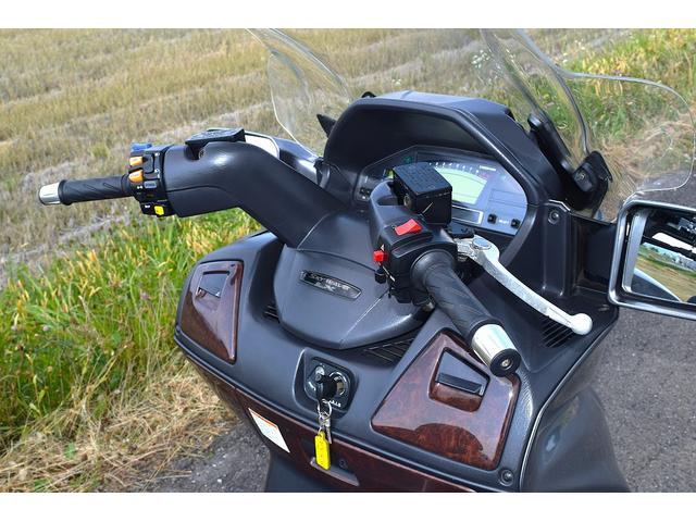スズキ 　可動式ロングウインドシールド、バックモーター、ＥＴＣ（5枚目）