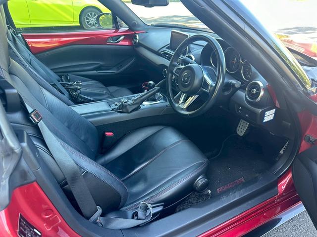 ロードスター Sレザーパッケージ BOSEスピーカー・BSM・シートヒーター・純正ナビ・純正アルミホイール・スマートキープッシュスタート(4枚目)