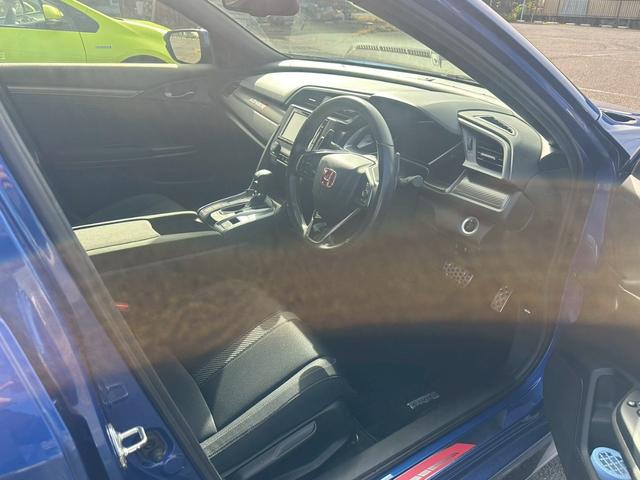 シビック ハッチバック ホンダセンシング ★純正フルエアロ・純正ナビ・フルセグTV・ETC・ホンダセンシング・バックモニター・パドルシフト・スマートプッシュスタート・シートヒーター★(4枚目)