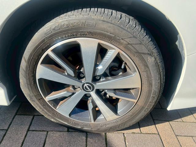 リーフ Ｘ　純正ナビ・アラウンドビューモニター・ＥＴＣ２．０・デジタルインナーミラー・シートヒーター・ステアリングヒーター・ワンオーナー（4枚目）