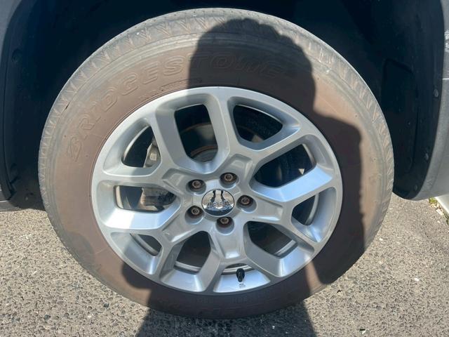 ジープ・レネゲード リミテッド　社外８インチナビ・フルセグＴＶ・ＥＴＣ・バックモニター・シートヒーター・ステアリングヒーター（3枚目）