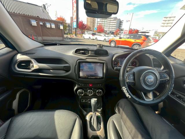 ジープ・レネゲード リミテッド　社外８インチナビ・フルセグＴＶ・ＥＴＣ・バックモニター・シートヒーター・ステアリングヒーター（6枚目）