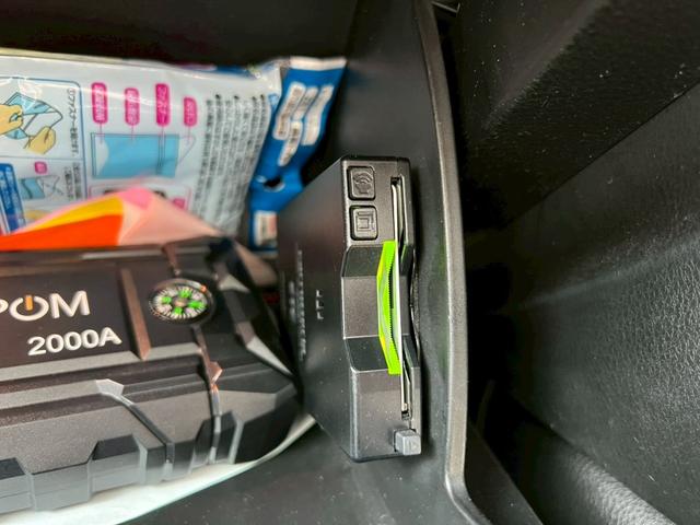 ジープ・レネゲード リミテッド　社外８インチナビ・フルセグＴＶ・ＥＴＣ・バックモニター・シートヒーター・ステアリングヒーター（10枚目）