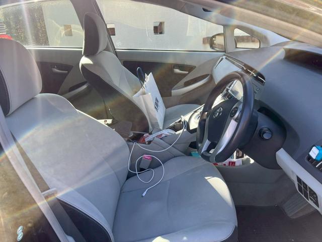 プリウス Ｓ　ＬＥＤエディション　純正ナビ・バックモニター・ＥＴＣ・ＬＥＤヘッドライト（7枚目）