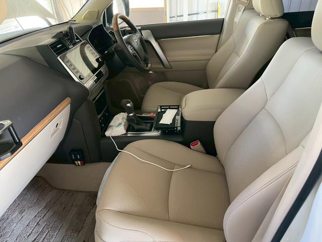 ランドクルーザープラド ＴＸ　Ｌパッケージ　マットブラックエディション　ＴＲＤエアロ・ＴＲＤマフラー・メーカーナビ・パノラミックビューモニター・サンルーフ・ベージュ本革シート・ブラインドスポットモニター・寒冷地仕様・フルセグＴＶ（2枚目）