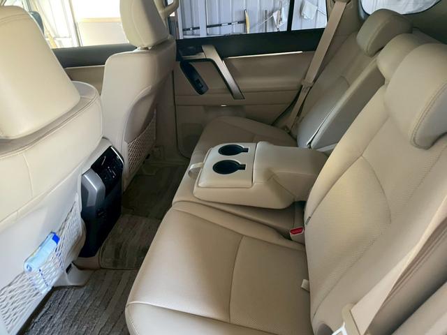 ランドクルーザープラド ＴＸ　Ｌパッケージ　マットブラックエディション　ＴＲＤエアロ・ＴＲＤマフラー・メーカーナビ・パノラミックビューモニター・サンルーフ・ベージュ本革シート・ブラインドスポットモニター・寒冷地仕様・フルセグＴＶ（3枚目）