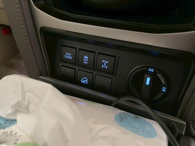 ランドクルーザープラド ＴＸ　Ｌパッケージ　マットブラックエディション　ＴＲＤエアロ・ＴＲＤマフラー・メーカーナビ・パノラミックビューモニター・サンルーフ・ベージュ本革シート・ブラインドスポットモニター・寒冷地仕様・フルセグＴＶ（8枚目）