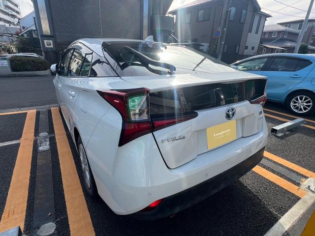 プリウス S 純正9インチナビ・フルセグTV・バックモニター・ETC・寒冷地仕様・トヨタセーフティセンス・ワンオーナー(3枚目)