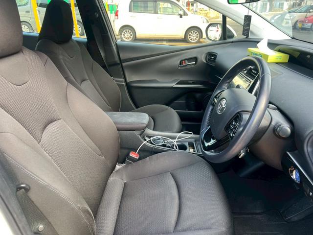 プリウス S 純正9インチナビ・フルセグTV・バックモニター・ETC・寒冷地仕様・トヨタセーフティセンス・ワンオーナー(6枚目)