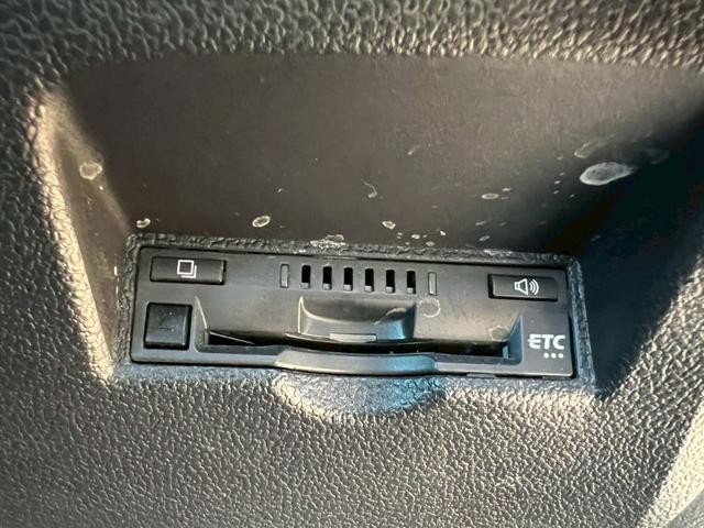 プリウス S 純正9インチナビ・フルセグTV・バックモニター・ETC・寒冷地仕様・トヨタセーフティセンス・ワンオーナー(13枚目)