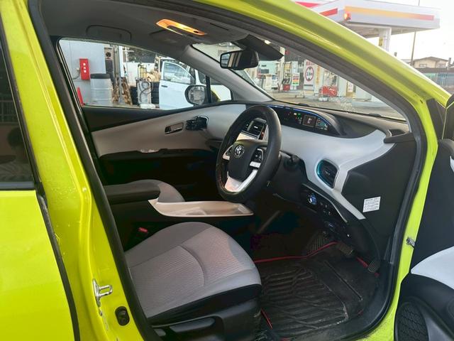 プリウス A ★純正9インチナビ・バックモニター・フルセグ・4WD・ブラインドスポットモニター・ヘッドアップディスプレイ・Bluetooth・LEDヘッドライト・オートハイビーム・スマートプッシュスタート★(5枚目)