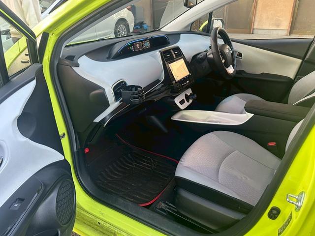 プリウス A ★純正9インチナビ・バックモニター・フルセグ・4WD・ブラインドスポットモニター・ヘッドアップディスプレイ・Bluetooth・LEDヘッドライト・オートハイビーム・スマートプッシュスタート★(7枚目)