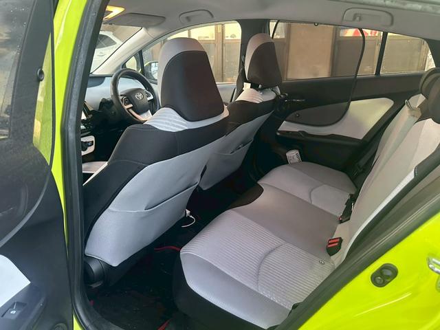 プリウス A ★純正9インチナビ・バックモニター・フルセグ・4WD・ブラインドスポットモニター・ヘッドアップディスプレイ・Bluetooth・LEDヘッドライト・オートハイビーム・スマートプッシュスタート★(8枚目)