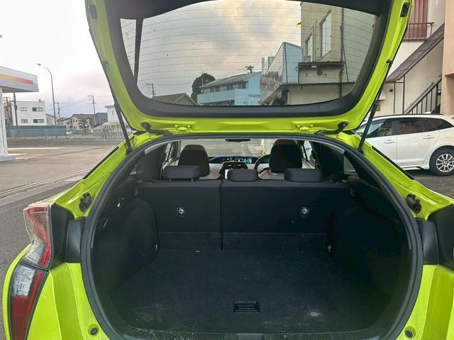 プリウス A ★純正9インチナビ・バックモニター・フルセグ・4WD・ブラインドスポットモニター・ヘッドアップディスプレイ・Bluetooth・LEDヘッドライト・オートハイビーム・スマートプッシュスタート★(9枚目)