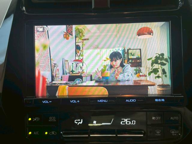 プリウス A ★純正9インチナビ・バックモニター・フルセグ・4WD・ブラインドスポットモニター・ヘッドアップディスプレイ・Bluetooth・LEDヘッドライト・オートハイビーム・スマートプッシュスタート★(13枚目)