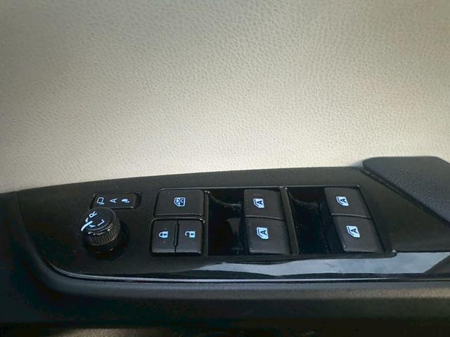 プリウス A ★純正9インチナビ・バックモニター・フルセグ・4WD・ブラインドスポットモニター・ヘッドアップディスプレイ・Bluetooth・LEDヘッドライト・オートハイビーム・スマートプッシュスタート★(18枚目)