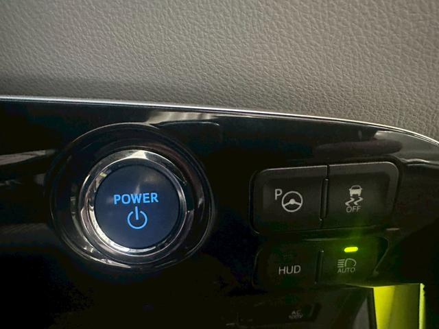 プリウス A ★純正9インチナビ・バックモニター・フルセグ・4WD・ブラインドスポットモニター・ヘッドアップディスプレイ・Bluetooth・LEDヘッドライト・オートハイビーム・スマートプッシュスタート★(19枚目)