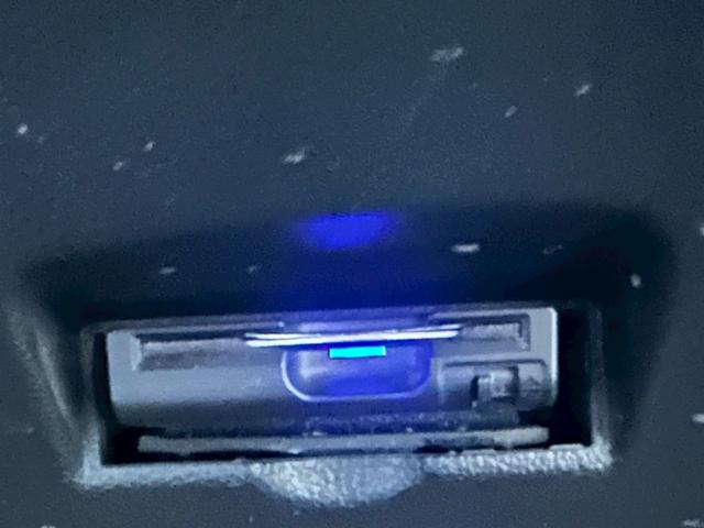 プリウス A ★純正9インチナビ・バックモニター・フルセグ・4WD・ブラインドスポットモニター・ヘッドアップディスプレイ・Bluetooth・LEDヘッドライト・オートハイビーム・スマートプッシュスタート★(21枚目)