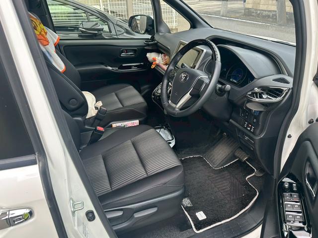 ヴォクシー ハイブリッドZS 煌II 10インチ純正ナビ・11.4インチフリップダウンモニター・両側電動スライドドア・シートヒーター・ワンオーナー・LEDヘッドライト・バックモニター・ETC(6枚目)