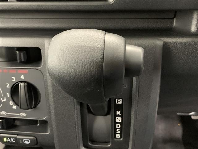 操作性に優れたシフトノブ形状です。