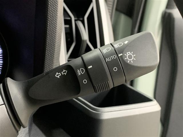 �I�[�g���C�g�����A�ԊO�̖��邳�ɉ����āA�����I�Ƀ��C�g�̓_���E�������s���܂��B