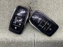 手荷物が多いときでも、スマートキーをバッグやポケットに携帯していれば、キーを取り出すことなくドアの解錠・施錠ができます