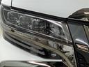 LEDヘッドライトです。デザイン性がよくとても明るいので、夜間の走行や悪天候でも安心です。
