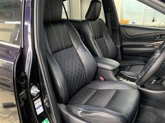 一度シートを外し、車内の隅々まで徹底洗浄しました。消臭・除菌も実施済みです。 7
