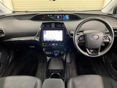 インテリアはブラック色を基調としたおしゃれなデザインになっております。運転視界もひろびろ！ 7
