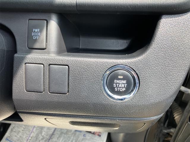 ヴォクシー ＺＳ　４ＷＤ　ドライブレコーダー　ＥＴＣ　両側電動スライドドア　ＨＩＤ　スマートキー　電動格納ミラー　３列シート　ＣＶＴ　アルミホイール　盗難防止システム　衝突安全ボディ　ＡＢＳ　エアコン（6枚目）