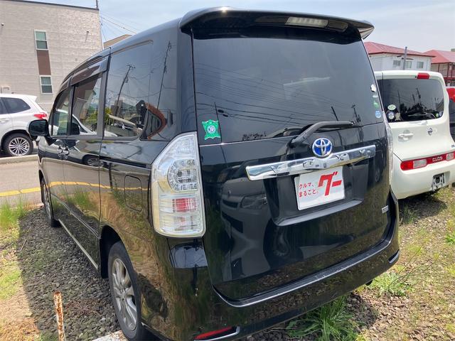ヴォクシー ＺＳ　４ＷＤ　ドライブレコーダー　ＥＴＣ　両側電動スライドドア　ＨＩＤ　スマートキー　電動格納ミラー　３列シート　ＣＶＴ　アルミホイール　盗難防止システム　衝突安全ボディ　ＡＢＳ　エアコン（12枚目）