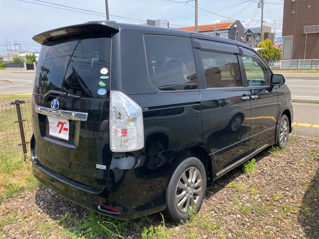 ヴォクシー ＺＳ　４ＷＤ　ドライブレコーダー　ＥＴＣ　両側電動スライドドア　ＨＩＤ　スマートキー　電動格納ミラー　３列シート　ＣＶＴ　アルミホイール　盗難防止システム　衝突安全ボディ　ＡＢＳ　エアコン（17枚目）