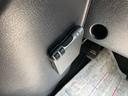ヴォクシー ＺＳ　４ＷＤ　ドライブレコーダー　ＥＴＣ　両側電動スライドドア　ＨＩＤ　スマートキー　電動格納ミラー　３列シート　ＣＶＴ　アルミホイール　盗難防止システム　衝突安全ボディ　ＡＢＳ　エアコン（5枚目）