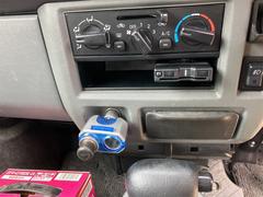 今では必需品のＥＴＣも付いております。高速道路での出入りもスムーズ。渋滞緩和にもなりエコにも繋がります。 4