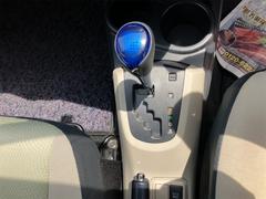 必ず使用するシフトレバー。確りと確認したいですね。 5