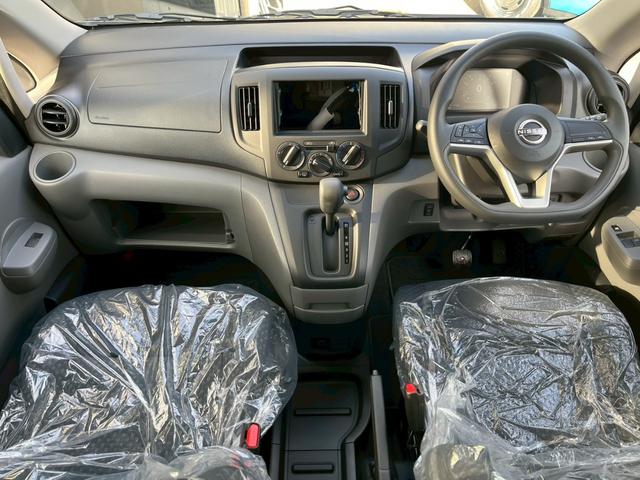 ＮＶ２００バネットバン ＧＸ　登録済未使用車　ＡＬＰＩＮＥ７インチディスプレイオーディオ　バックカメラ　アルパインＥＴＣ　運転席シートヒーター　６：４分割シート　小窓　純正フロアマット　寒冷地仕様（19枚目）