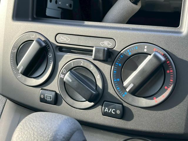 ＮＶ２００バネットバン ＧＸ　登録済未使用車　ＡＬＰＩＮＥ７インチディスプレイオーディオ　バックカメラ　アルパインＥＴＣ　運転席シートヒーター　６：４分割シート　小窓　純正フロアマット　寒冷地仕様（28枚目）