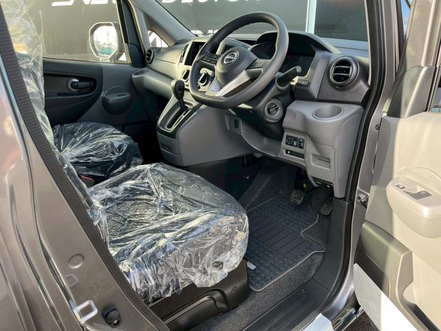 ＮＶ２００バネットバン ＧＸ　登録済未使用車　ＡＬＰＩＮＥ７インチディスプレイオーディオ　バックカメラ　アルパインＥＴＣ　運転席シートヒーター　６：４分割シート　小窓　純正フロアマット　寒冷地仕様（45枚目）