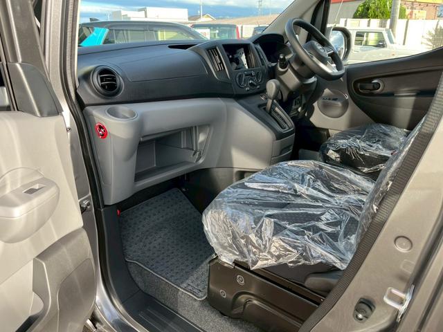 ＮＶ２００バネットバン ＧＸ　登録済未使用車　ＡＬＰＩＮＥ７インチディスプレイオーディオ　バックカメラ　アルパインＥＴＣ　運転席シートヒーター　６：４分割シート　小窓　純正フロアマット　寒冷地仕様（46枚目）