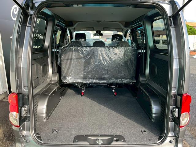 ＮＶ２００バネットバン ＧＸ　登録済未使用車　ＡＬＰＩＮＥ７インチディスプレイオーディオ　バックカメラ　アルパインＥＴＣ　運転席シートヒーター　６：４分割シート　小窓　純正フロアマット　寒冷地仕様（51枚目）