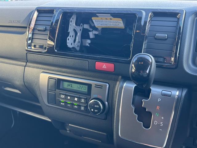 ハイエースバン スーパーＧＬ　ダークプライムＩＩ　ＡＬＰＩＮＥ１１インチナビ　パノラマミックビューモニター　両側パワースライドドア　ＥＴＣ２．０　ＨＤＭＩ　ＵＳＢ　リアヒーター　リアクーラー　フルセグテレビ（42枚目）