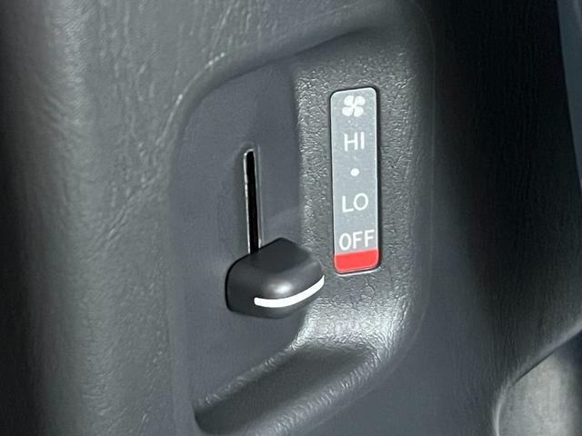 ハイエースバン スーパーＧＬ　ダークプライムＩＩ　ＡＬＰＩＮＥ１１インチナビ　パノラマミックビューモニター　両側パワースライドドア　ＥＴＣ２．０　ＨＤＭＩ　ＵＳＢ　リアヒーター　リアクーラー　フルセグテレビ（52枚目）