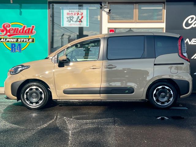 シエンタ ハイブリッドＺ　１０．５インチディスプレイオーディオ　パノラマミックビューモニター　後席モニター　コンフォートパッケージ　両側パワースライドドア　ハンズフリードア　ドライブレコーダー　ＥＴＣ２．０　電動パーキング（9枚目）