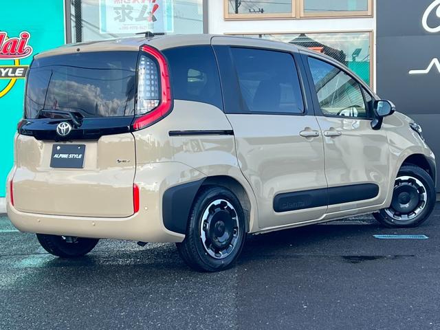 シエンタ ハイブリッドＺ　１０．５インチディスプレイオーディオ　パノラマミックビューモニター　後席モニター　コンフォートパッケージ　両側パワースライドドア　ハンズフリードア　ドライブレコーダー　ＥＴＣ２．０　電動パーキング（12枚目）