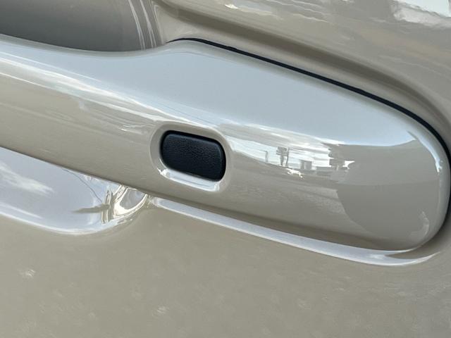 シエンタ ハイブリッドＺ　１０．５インチディスプレイオーディオ　パノラマミックビューモニター　後席モニター　コンフォートパッケージ　両側パワースライドドア　ハンズフリードア　ドライブレコーダー　ＥＴＣ２．０　電動パーキング（32枚目）