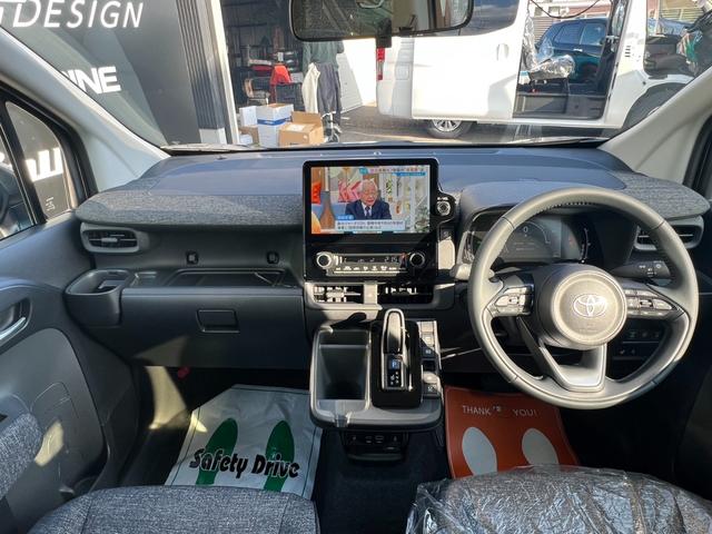 シエンタ ハイブリッドＺ　１０．５インチディスプレイオーディオ　パノラマミックビューモニター　後席モニター　コンフォートパッケージ　両側パワースライドドア　ハンズフリードア　ドライブレコーダー　ＥＴＣ２．０　電動パーキング（33枚目）