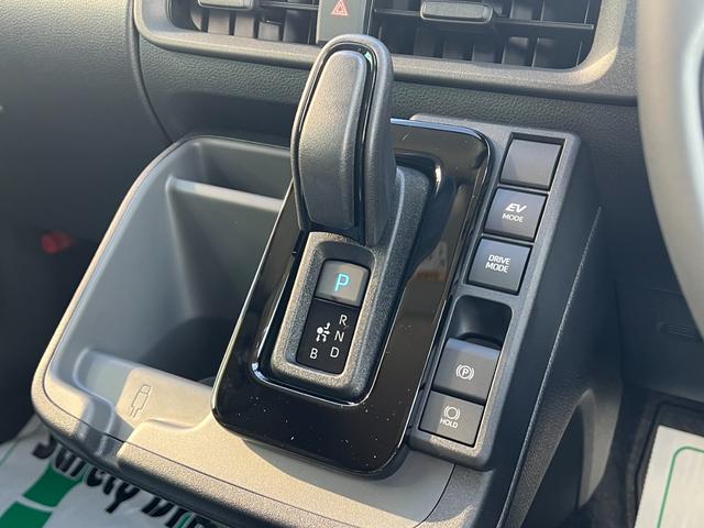 シエンタ ハイブリッドＺ　１０．５インチディスプレイオーディオ　パノラマミックビューモニター　後席モニター　コンフォートパッケージ　両側パワースライドドア　ハンズフリードア　ドライブレコーダー　ＥＴＣ２．０　電動パーキング（40枚目）