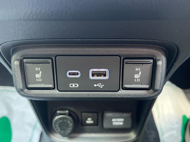 シエンタ ハイブリッドＺ　１０．５インチディスプレイオーディオ　パノラマミックビューモニター　後席モニター　コンフォートパッケージ　両側パワースライドドア　ハンズフリードア　ドライブレコーダー　ＥＴＣ２．０　電動パーキング（45枚目）