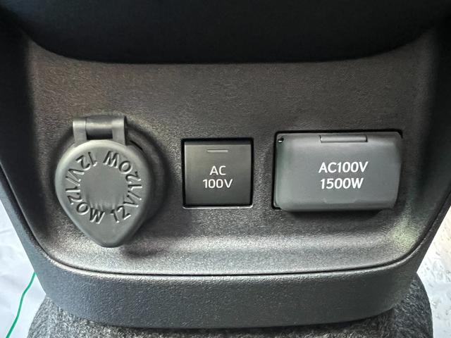 シエンタ ハイブリッドＺ　１０．５インチディスプレイオーディオ　パノラマミックビューモニター　後席モニター　コンフォートパッケージ　両側パワースライドドア　ハンズフリードア　ドライブレコーダー　ＥＴＣ２．０　電動パーキング（46枚目）